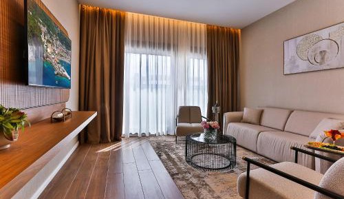 Deluxe Apartment