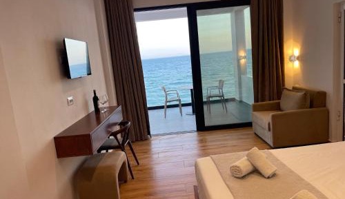 Deluxe Triple Room with Sea View