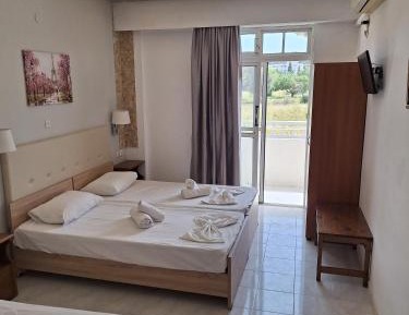 Studio (3 Adults)
