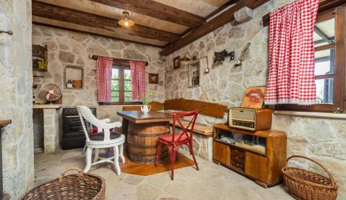 Two-Bedroom Apartment with Mountain View
