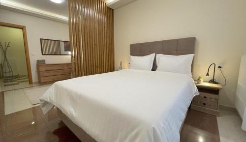 One-Bedroom Apartment with Balcony