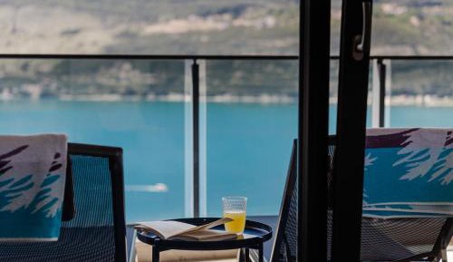 One-Bedroom Apartment with Bay View