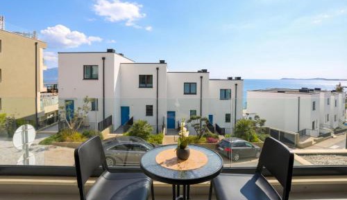 One-Bedroom Apartment with Sea View