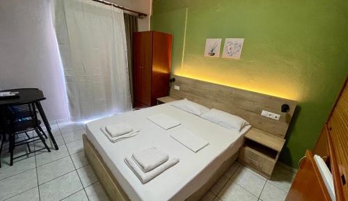 Studio (2 Adults)