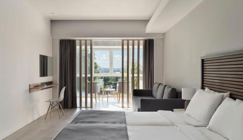 Junior Suite with Pool View