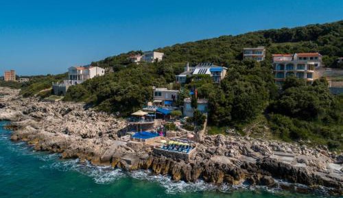 One-Bedroom Apartment with Sea View and Terrace