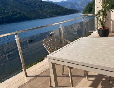 One-Bedroom Apartment with Balcony and Sea View (3 Adults)