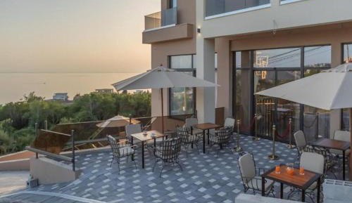 One Bedroom Suite with Sea View