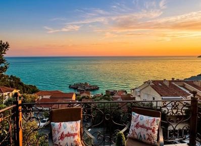 Three-Bedroom Apartment with Sea View