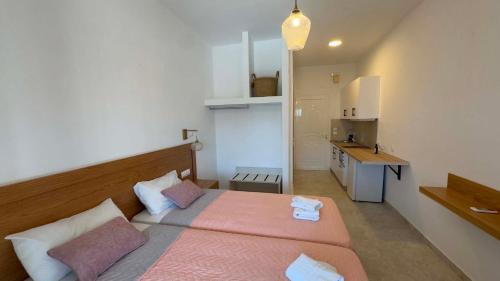 Studio (2 Adults)