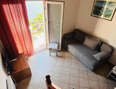 Apartment with Mountain View