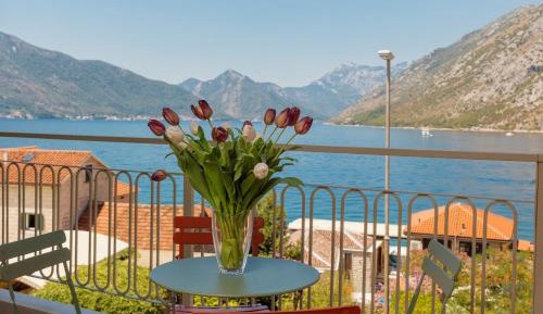 Two-Bedroom Apartment with Balcony and Sea View