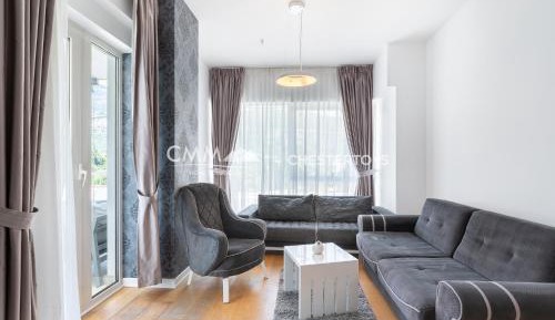 Three-Bedroom Apartment with Balcony