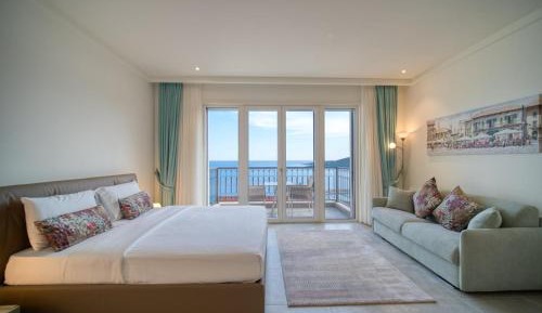 Studio Apartment with Sea View
