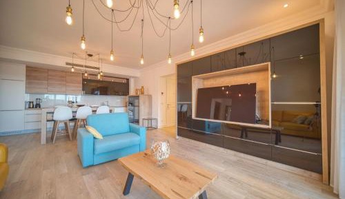 One-Bedroom Apartment with Sea View