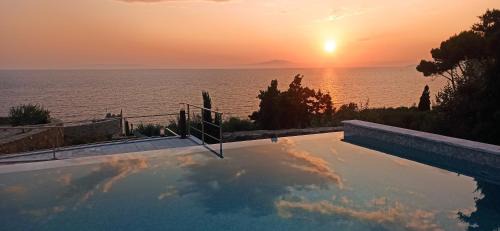 One-Bedroom Apartment with Balcony and Sea View