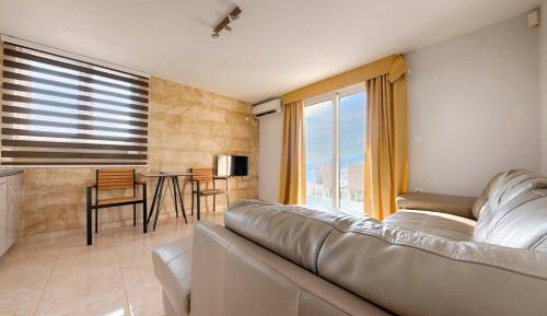 One-Bedroom Apartment with Sea View