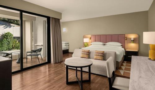 Junior King Suite with Mountain View