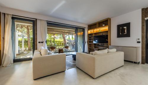 Villa with Garden View