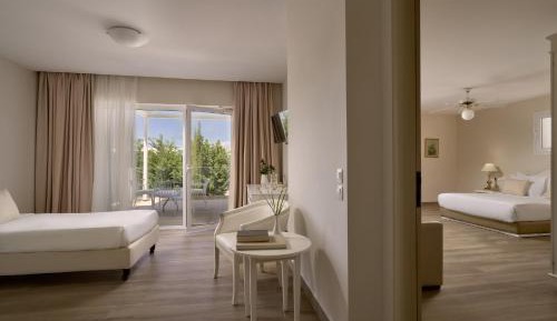Junior Suite with Pool View