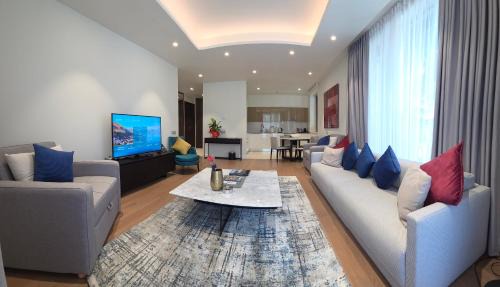 One-Bedroom Apartment with Sea View and Balcony