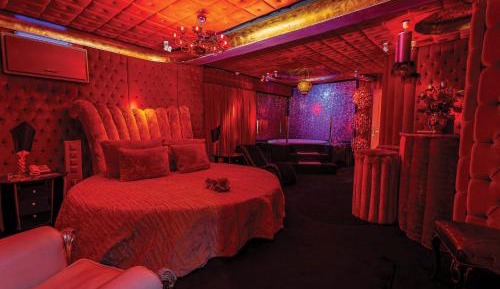 Deluxe Suite with Spa Bath