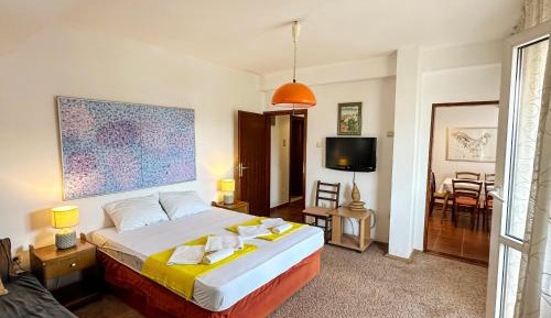 Two-Bedroom Deluxe Apartment with Balcony