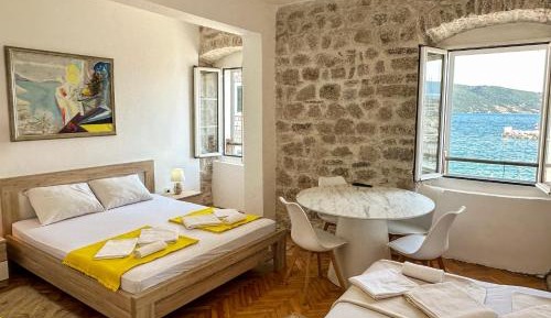 One-Bedroom Apartment with Sea View