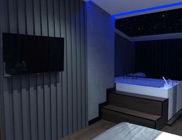 Suite with Hot Tub