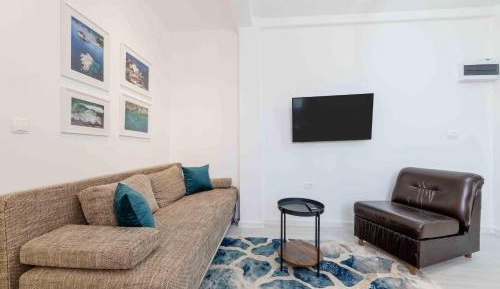 One-Bedroom Apartment with Garden View
