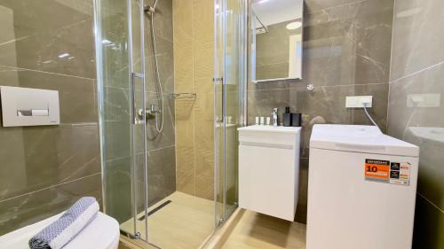 Deluxe One-Bedroom Apartment with Garden View