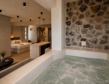 Suite with Hot Tub
