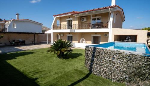 Three Bedroom Maisonette with Private Pool