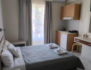 Studio (3 Adults)