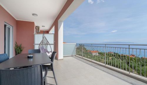 Superior One-Bedroom Apartment with Balcony