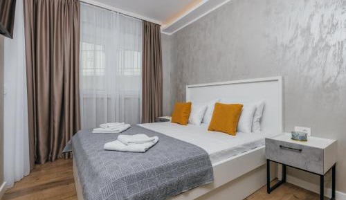 One-Bedroom Apartment with Balcony