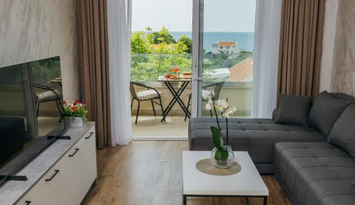 One-Bedroom Apartment with Sea View