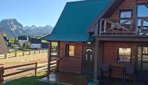 Cottage with Mountain View
