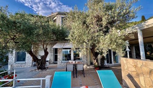 Comfort Two-Bedroom Apartment with Sea View