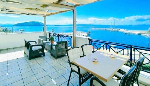 Deluxe Two-Bedroom Apartment with Terrace and Sea View