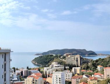 One-Bedroom Apartment with Sea View and Balcony