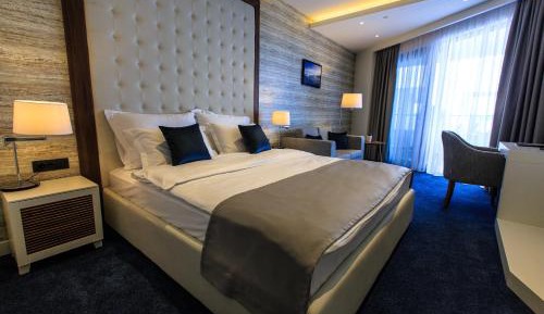 Deluxe Double Room with Balcony and Sea View
