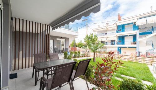 One-Bedroom Apartment with Pool View
