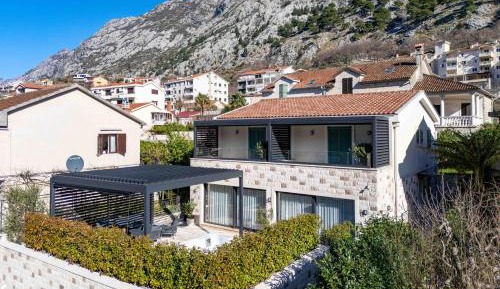 Two-Bedroom Apartment with Terrace and Sea View