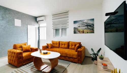 Deluxe Double Room (2 Adults + 1 Child)