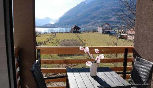 Double or Twin Room with Lake View