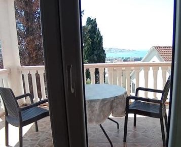 One-Bedroom Apartment with Sea View and Balcony