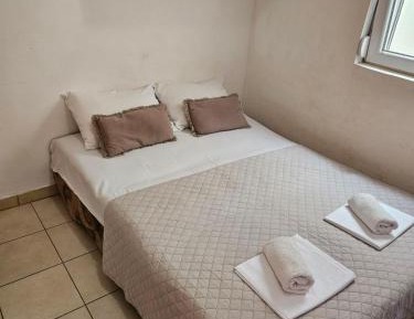 Studio Apartment with One Double Bed