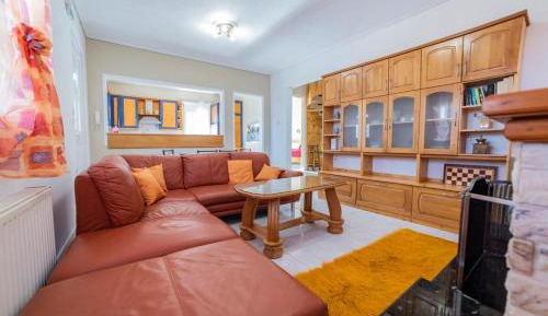 Three-Bedroom Apartment with Mountain View