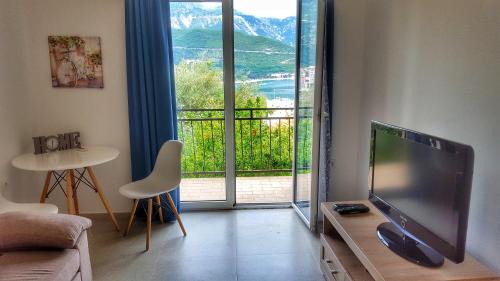 One-Bedroom Apartment with Balcony